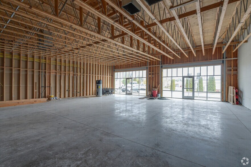 More Photos Of 30860 NW Pacific St, North Plains Storefront For Lease