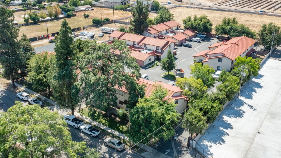 More Photos Of 4308 E Woodward Ave, Fresno Apartments For Sale