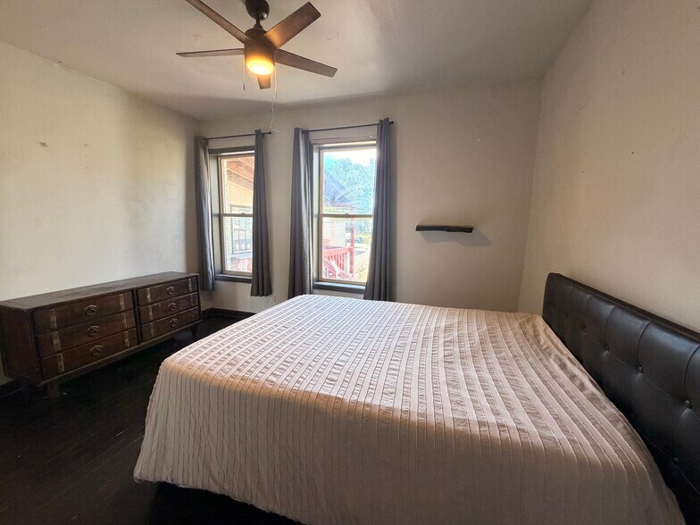 More Photos Of 1005 1st St, Moro Freestanding For Sale