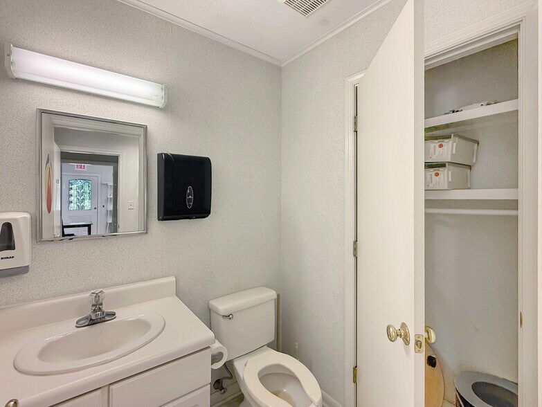 More Photos Of 420 Durant St, South Hill Office For Sale