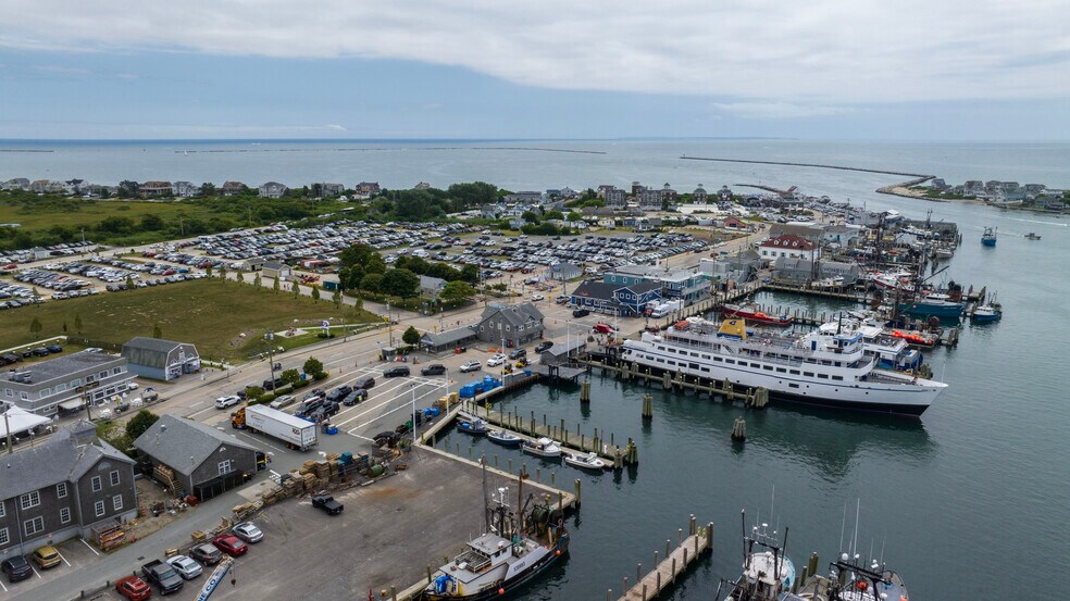 More Photos Of 311 Great Island Rd, Narragansett Freestanding For Sale