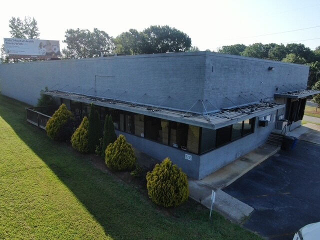 More Photos Of 2216 Dunmore Ct, High Point Warehouse For Lease