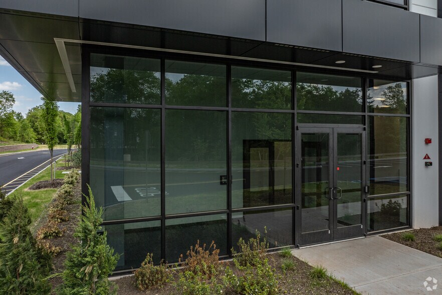 More Photos Of 47 Veronica Ave, Somerset Industrial For Lease