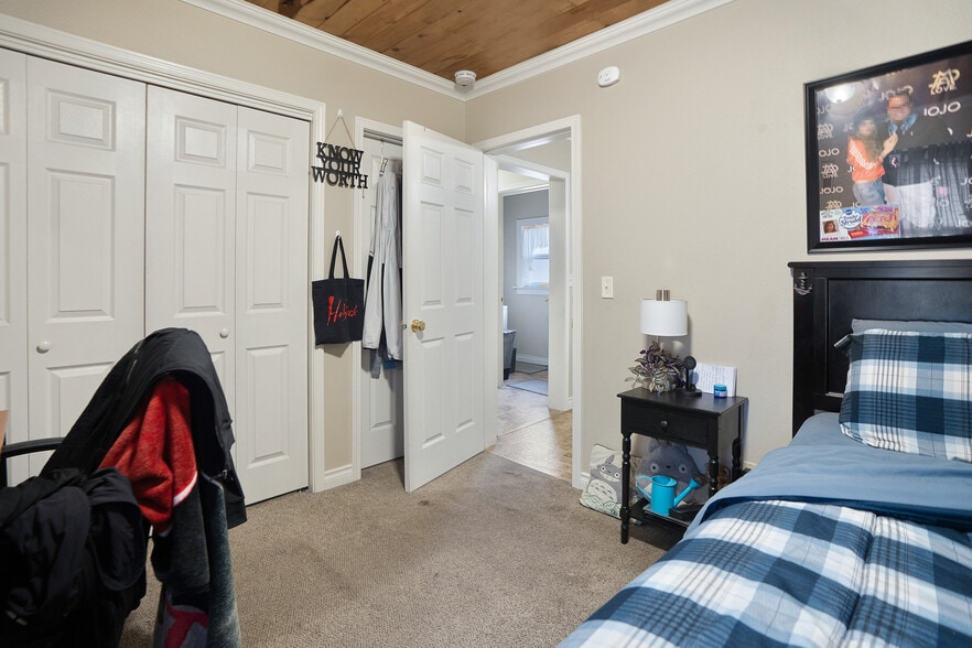 More Photos Of 344 SE Elm St, Prineville Flex For Sale