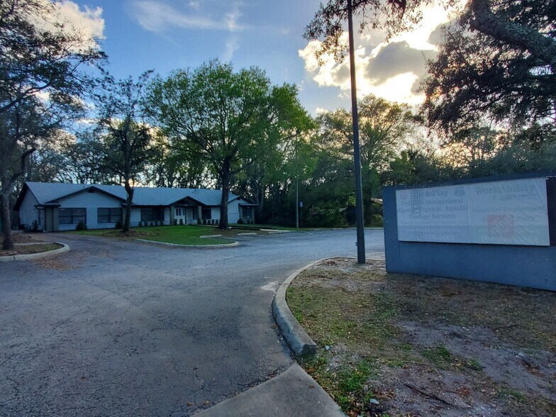More Photos Of 113 W Chapman Rd, Oviedo Office For Lease