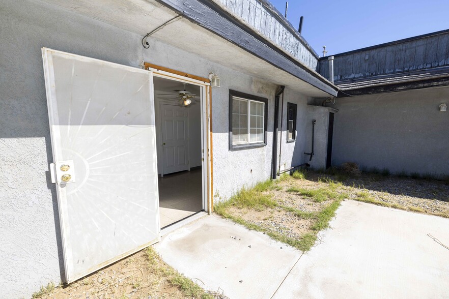 More Photos Of 18026 Jonathan St, Adelanto Medical For Lease