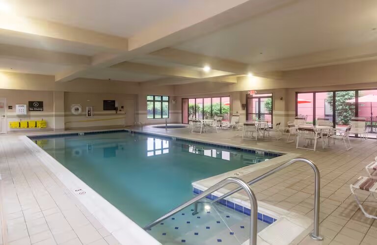 More Photos Of 10 Hampton Ln, Wilder Hotel For Sale
