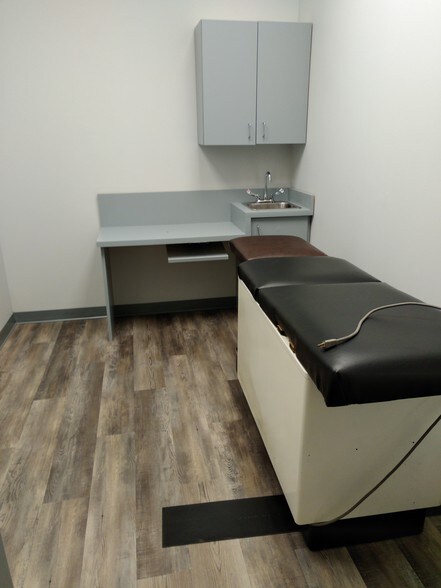 More Photos Of 525 Highland Rd W, Kitchener Freestanding For Lease