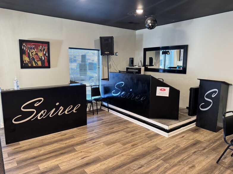 More Photos Of 6208 Crestwood Sta, Crestwood Medical For Lease