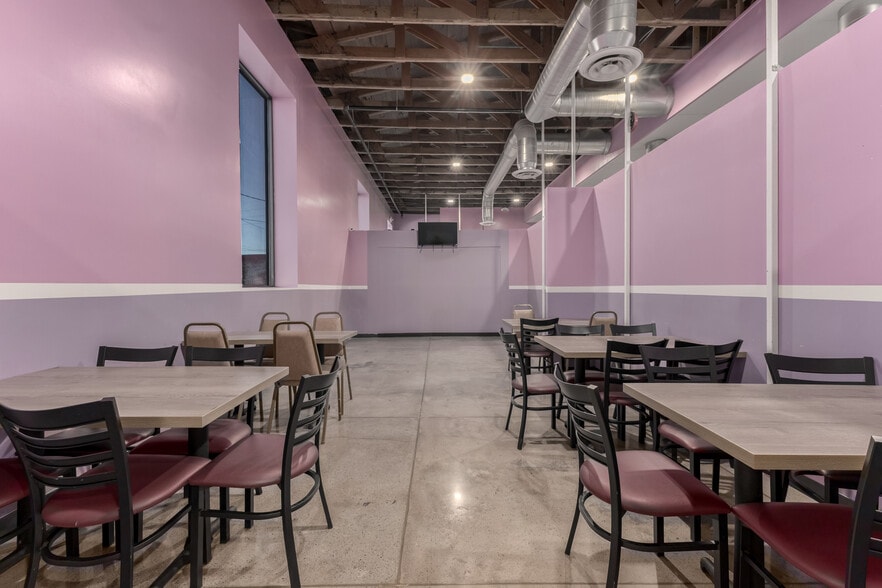 More Photos Of 2533 N 16th St, Phoenix Showroom For Sale