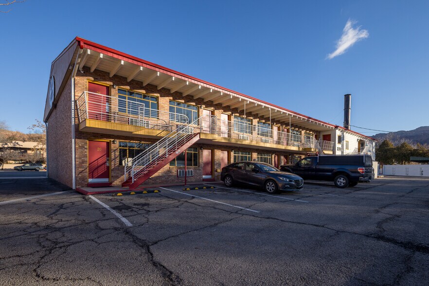 More Photos Of 166 S 400 E, Moab Hotel For Sale