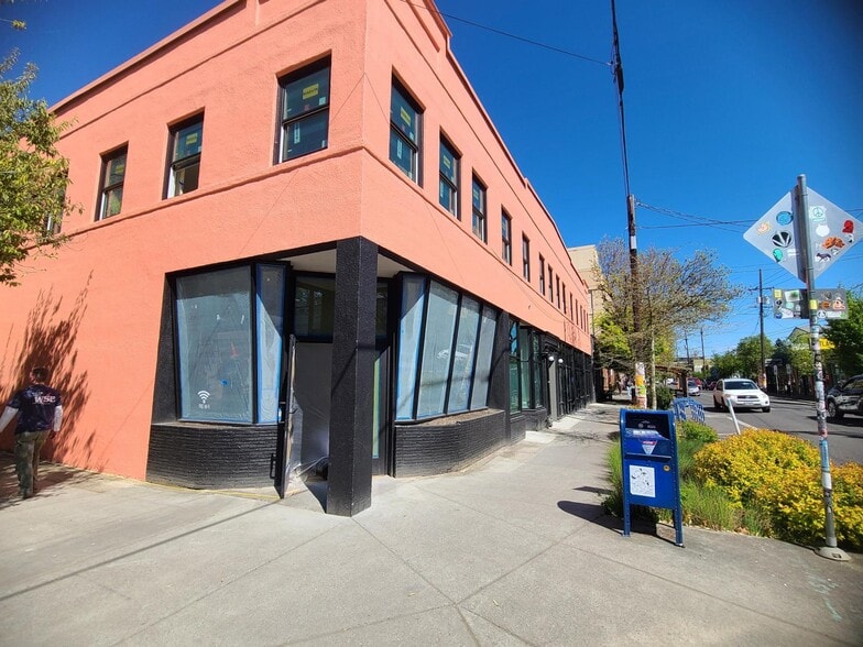More Photos Of 3551-3561 SE Division St, Portland Storefront Retail Residential For Lease