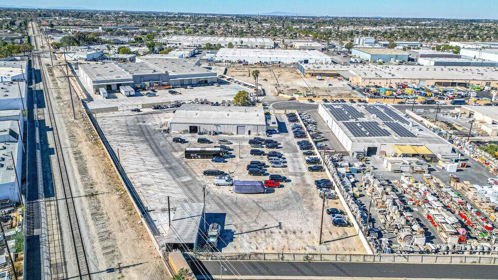 More Photos Of 2701 S Birch St, Santa Ana Distribution For Lease