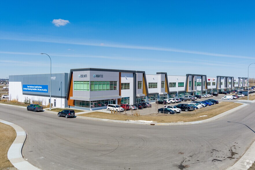 More Photos Of 11127 15th St NE, Calgary Flex For Sale