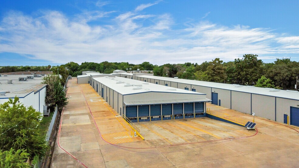 More Photos Of 3526-3530 Lang Rd, Houston Unknown For Lease