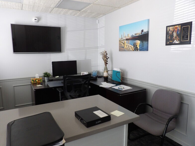 More Photos Of 6960 Spinach Dr, Mentor Office For Sale