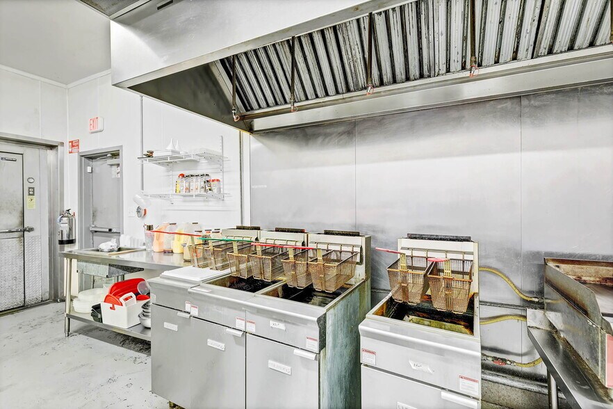 More Photos Of 2579 Douglas Ave, Brewton Restaurant For Sale