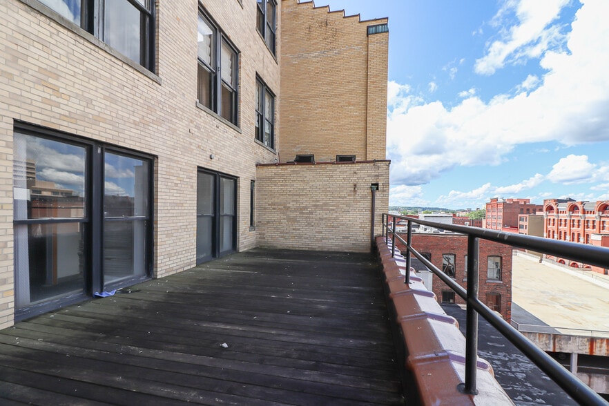 More Photos Of 108-122 W Jefferson St, Syracuse Office Residential For Lease