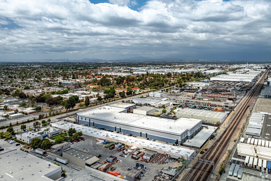 More Photos Of 12118 Bloomfield Ave, Santa Fe Springs Distribution For Lease