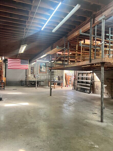 More Photos Of 702 W Anaheim St, Wilmington General Retail For Sale