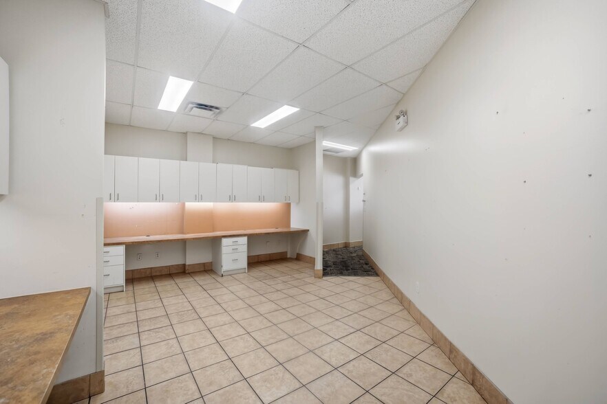 More Photos Of 152-164 Hwy 8, Hamilton Storefront Retail Office For Lease