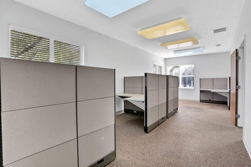 More Photos Of 6277 Dupont Station Ct, Jacksonville Medical For Sale