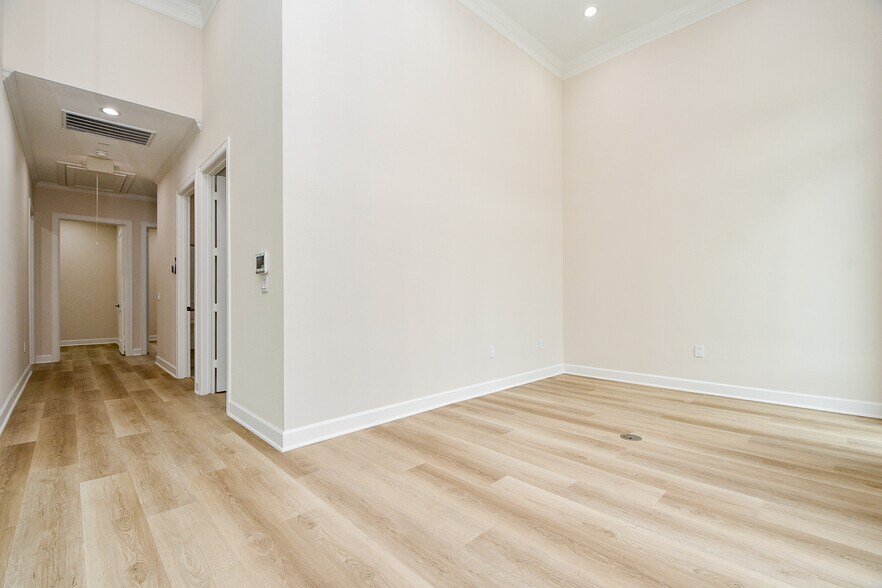 More Photos Of 1325 Main St, Katy Office For Lease