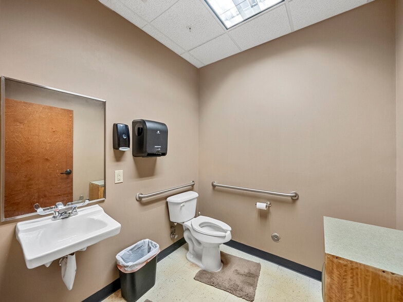 More Photos Of 10 Regency Dr, Wylie Light Distribution For Lease