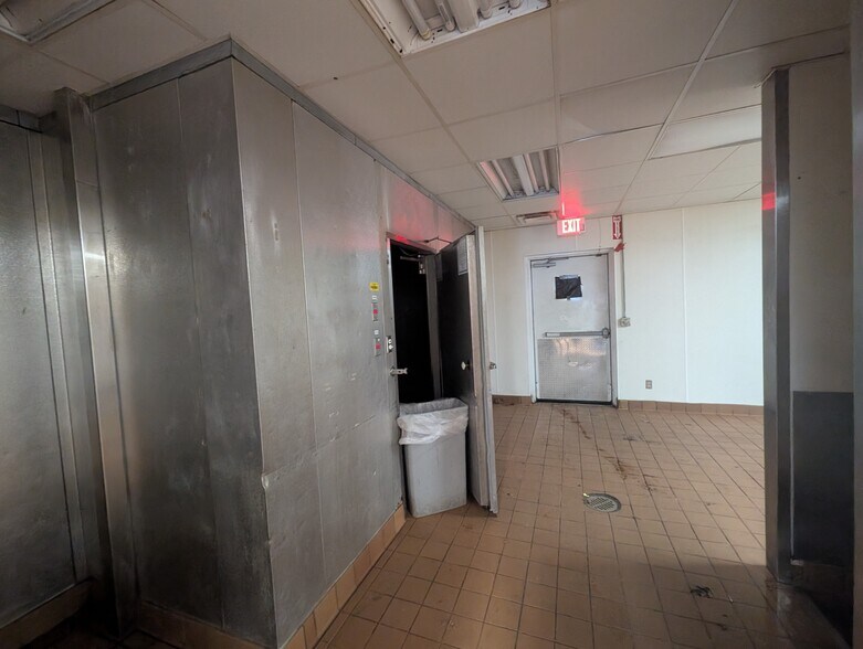 More Photos Of 816 E Front St, Traverse City Fast Food For Lease