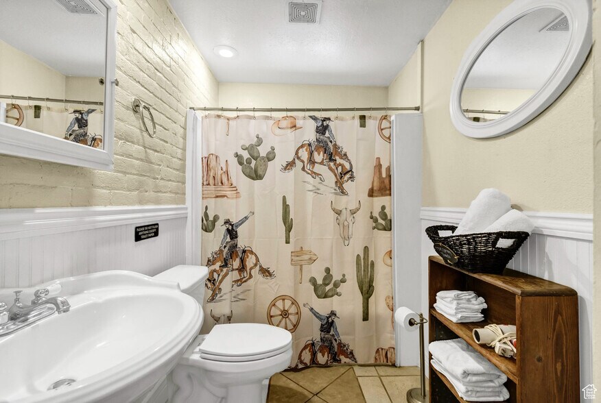 More Photos Of 310 N Main St, Monroe Hotel For Sale