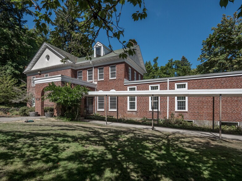 More Photos Of 2640 NW Alexandra Ave, Portland Specialty For Sale