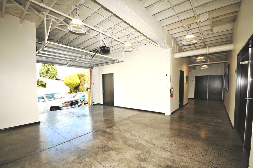 More Photos Of 2553-2555 State St, San Diego Light Distribution For Lease