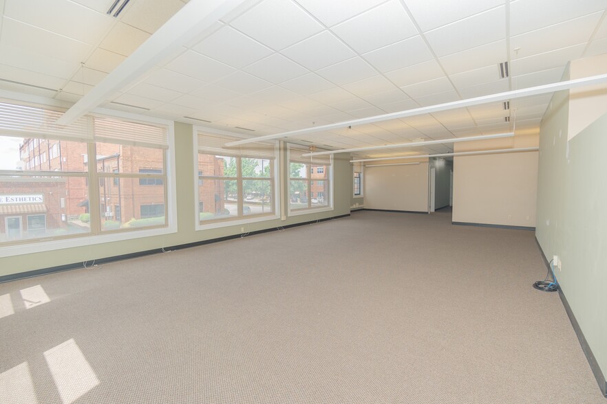 More Photos Of 2142 -2160 W Chesterfield Blvd, Springfield Storefront Retail Office For Lease