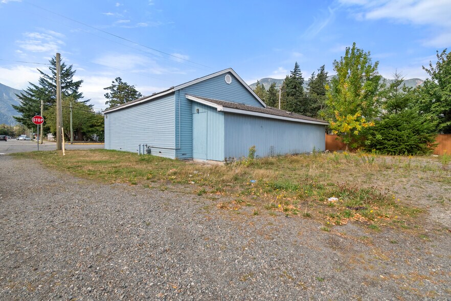 More Photos Of 841 4th Av, Hope Flex For Sale