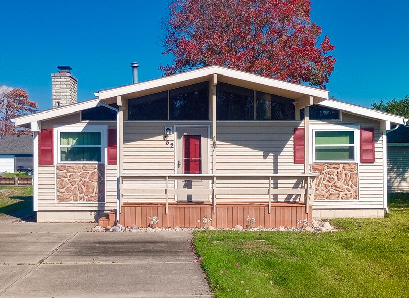 More Photos Of 752 W Faith St, Spruce Flex For Sale