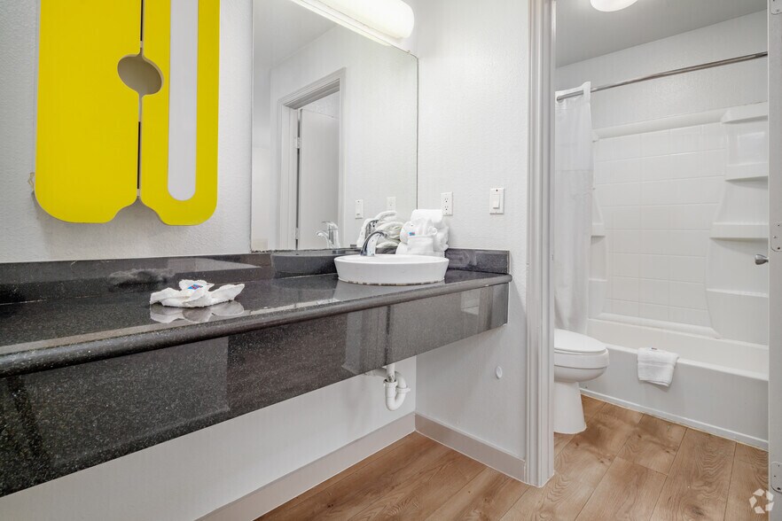 More Photos Of 11221 San Pedro Ave, San Antonio Hotel For Sale