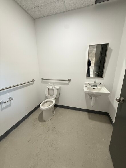 More Photos Of 2108 College Point Blvd, College Point General Retail For Lease
