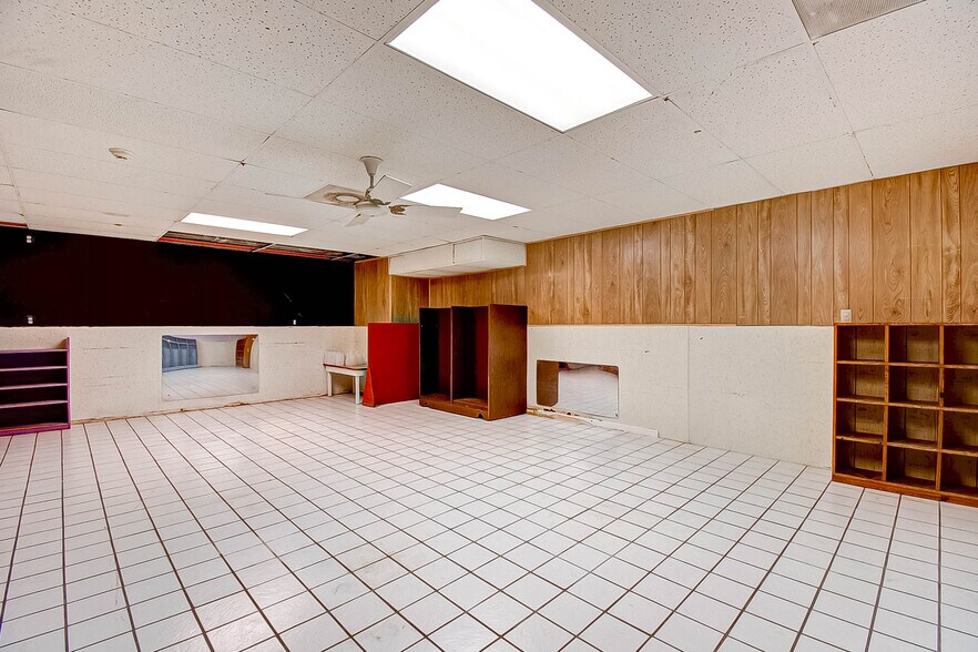 More Photos Of 3019 Dickinson Ave, Dickinson Freestanding For Sale