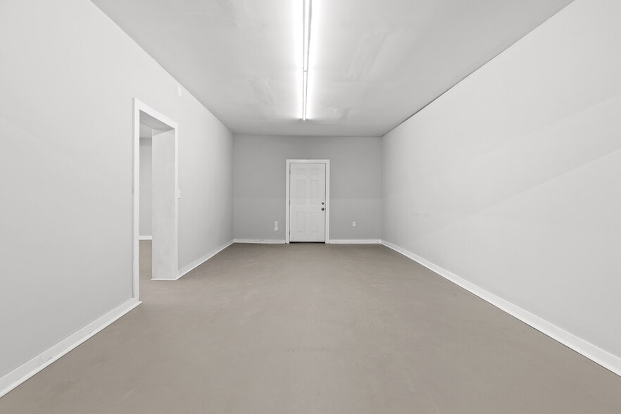 More Photos Of 734 Ashland Ter, Chattanooga Storefront Retail Office For Sale