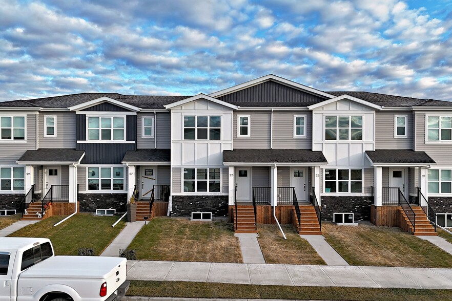Primary Photo Of 22 Grayhawk Blvd, Sylvan Lake Apartments For Sale