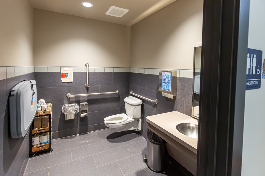 More Photos Of 200 W Railroad Ave, Plains Medical For Sale