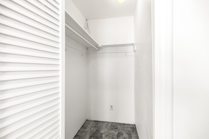 More Photos Of 8137-8145 Macomb St, Grosse Ile Apartments For Sale