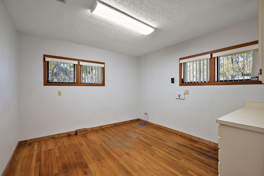 More Photos Of 708 Lee St, Leesburg Office For Sale