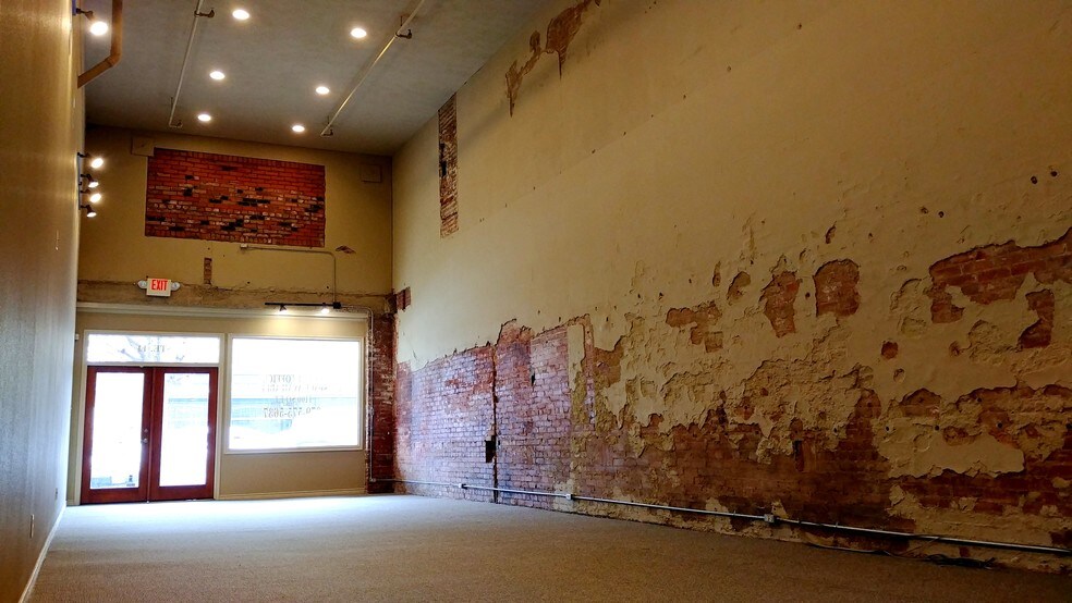 More Photos Of 208 N Bryan Ave, Bryan Office Residential For Lease