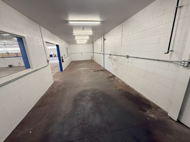 More Photos Of 856 N Main Street Ext, Wallingford Manufacturing For Sale