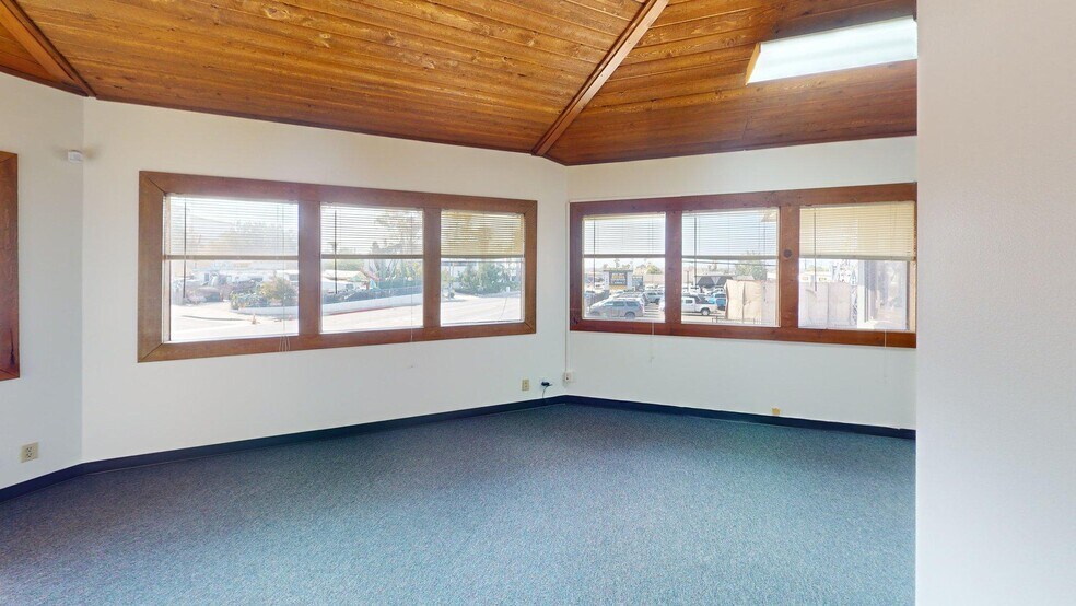 More Photos Of 1901-1907 Redondo Ave, Signal Hill Flex For Lease