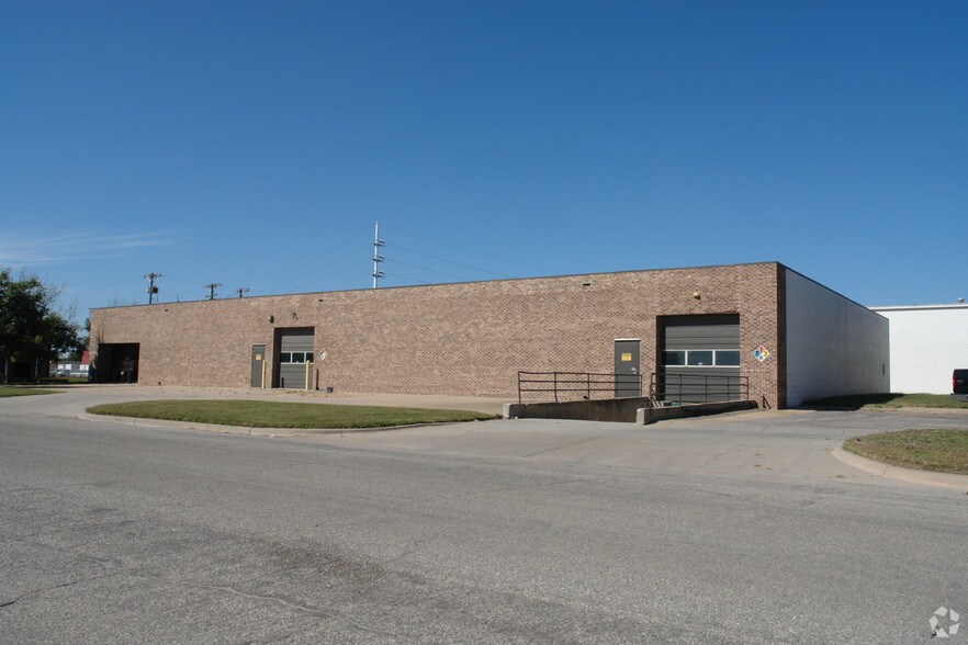 More Photos Of 2106 E Industrial St, Wichita Warehouse For Lease