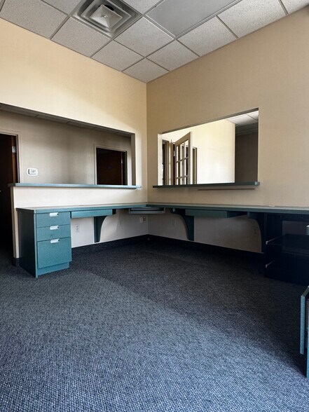 More Photos Of 6503-6515 Campbell Blvd, Pendleton General Retail For Lease