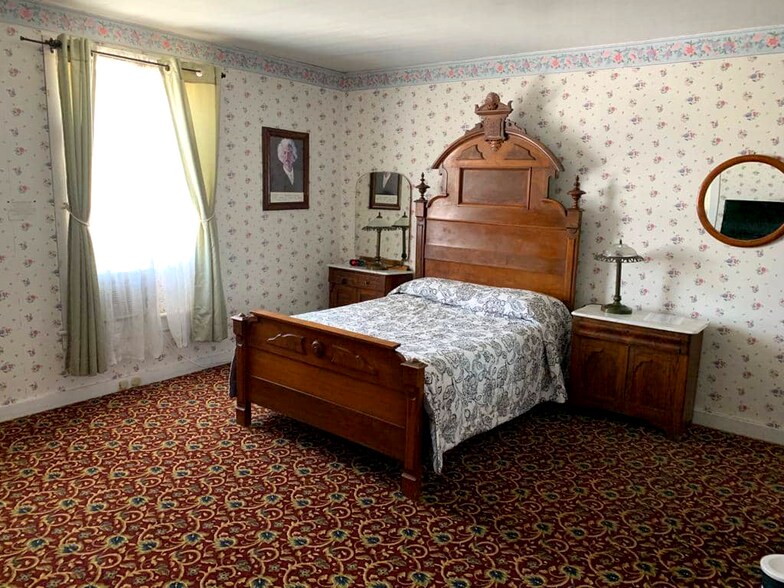 More Photos Of 205 Main St, Bridgeport Hotel For Sale