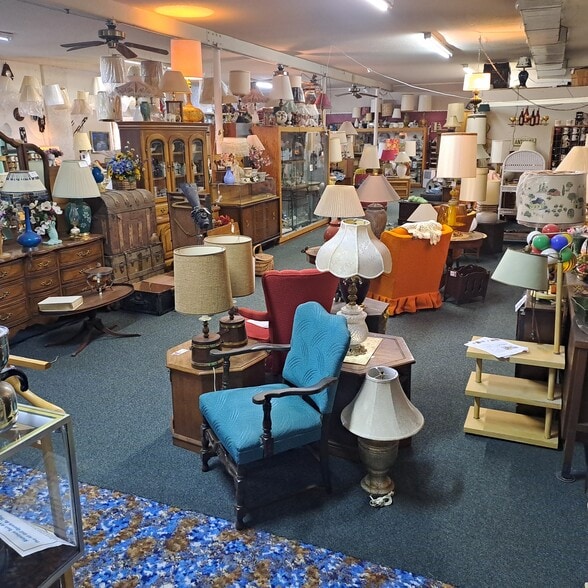 More Photos Of 1003 W 3rd St, Alliance Freestanding For Sale